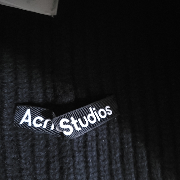 Acne Studios Large Face Logo Beanie - Black - Picture 5 of 6